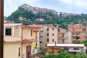 Ampio appartamento su Via G. Fiorillo