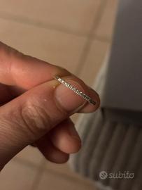 Anello oro bianco e diamantini