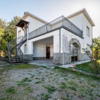 Villetta bifamiliare con ampio giardino privato. P