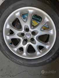 gomme nexen con cerchi in lega 215/60 R16