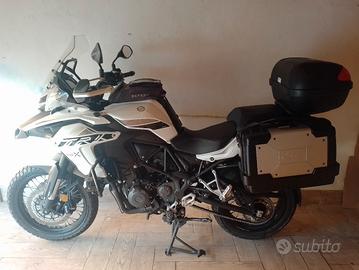 moto Benelli trk 502 x