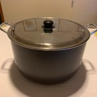 Padella gigante e accessori per cucina