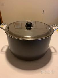 Padella gigante e accessori per cucina