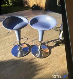 Sgabelli magis bluette con meccanismo alza e abbas