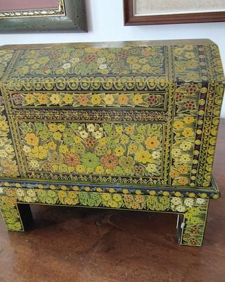 COFANETTO decorato (Messico), cm. 15 x 27 x 25