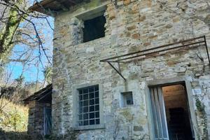 Casa indipendente di 60 m² con più di 5 locali a C