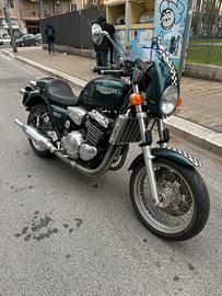 TRIUMPH LEGEND TT 900
