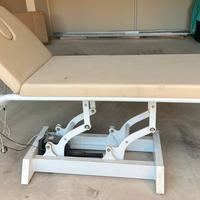 Lettino per massaggi elettrico a pedaliera