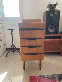 Piccola cassettiera in legno