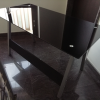 Scrivania in vetro temperato nero con porta pc