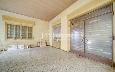 FERNO - IMMOBILE COMMERCIALE DA TRASFORMARE IN RES