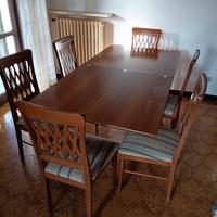 Tavolo a libro allungabile con 6 sedie in legno