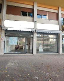P.zza o.ziino negozio ristrutturato 2 luci