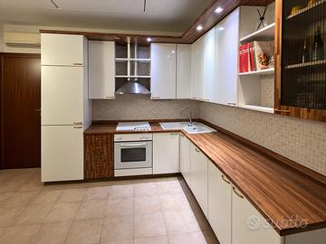 Cucina completa ad angolo – 270×260 cm