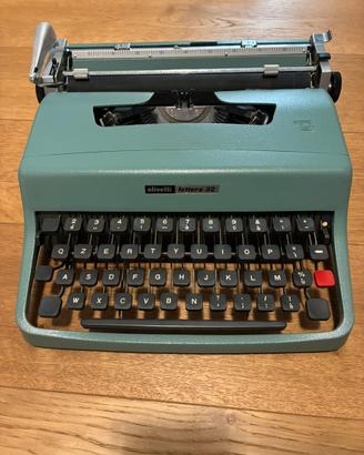 Macchina da scrivere Olivetti Lettera 32