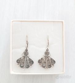 Orecchini pendenti in argento filigranato