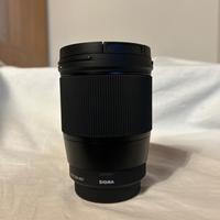 Obiettivo SIGMA da 16mm per macchina fotografica.