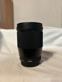 Obiettivo SIGMA da 16mm per macchina fotografica.