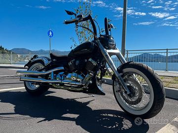 Moto YAMAHA DRAGSTAR 650 custom
