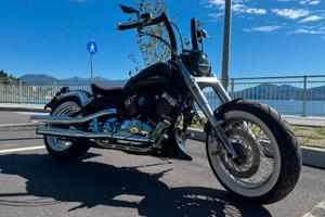 Moto YAMAHA DRAGSTAR 650 custom