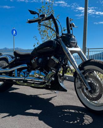 Moto YAMAHA DRAGSTAR 650 custom