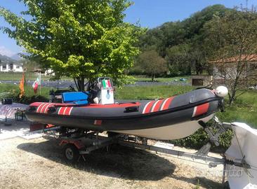 Gommone con carrello