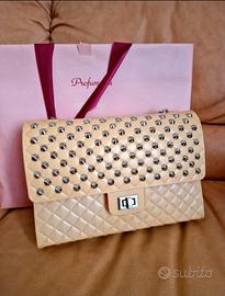 Borsa rosa trapuntata con borchie