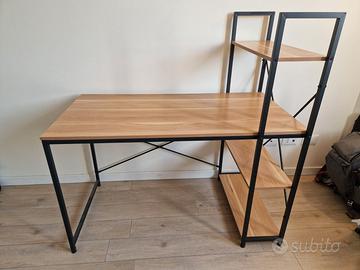 Scrivania in legno