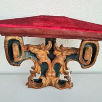 Piccola consolle in legno laccato e dorato