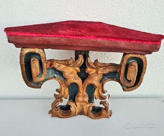 Piccola consolle in legno laccato e dorato