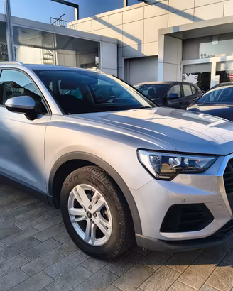 AUDI Q3 35 TDI S tronic Business
