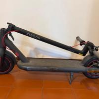 Monopattino Xiaomi Electric Scooter 4 Pro