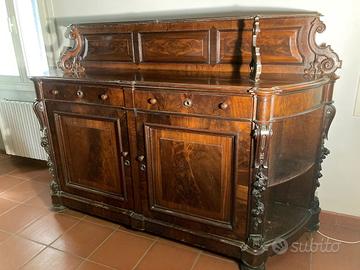 Credenza con alzata aperta e decori lignei 1800