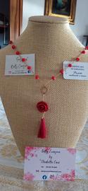 Collana rosa rossa
