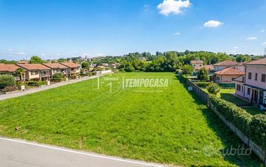 TERRENO EDIFICABILE A CAVARIA!