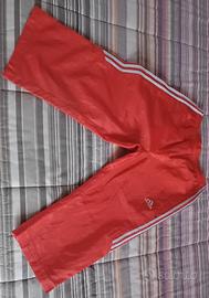 pantaloncini  e maglietta 