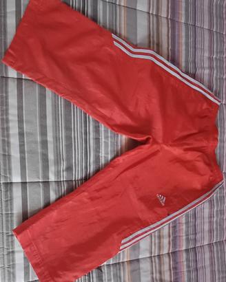 pantaloncini  e maglietta 