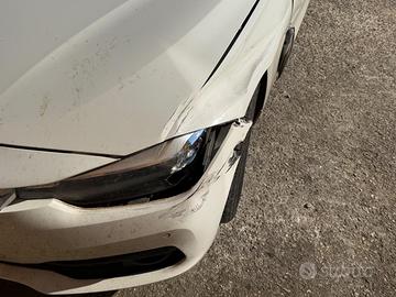 BMW serie 3 316d touring  incidentata. Trattabile.