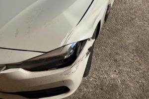 BMW serie 3 316d touring  incidentata. Trattabile.