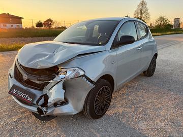 Lancia Ypsilon 1.0 FireFly 5 porte S&S Hybrid Silv