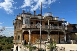 4 LOCALI A SAN POTITO ULTRA