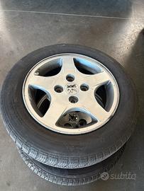 Cerchi originali + gomme ben tenute