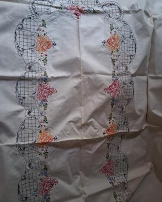 tovaglia antica cotone ricamata a mano 