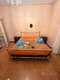 Letto matrimoniale in ottone dorato