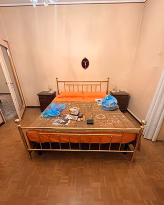 Letto matrimoniale in ottone dorato