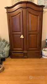 mobile armadio con ante e ripiani cassetti