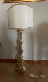 Lampada base in legno oro