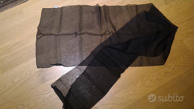 Sciarpa in seta nera