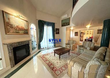 PRESTIGIOSA CASA SINGOLA CENTRO CAMPONOGARA