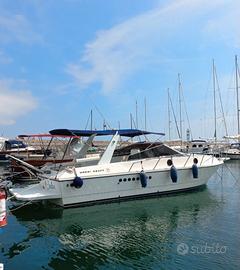 barca a motore con posto barca